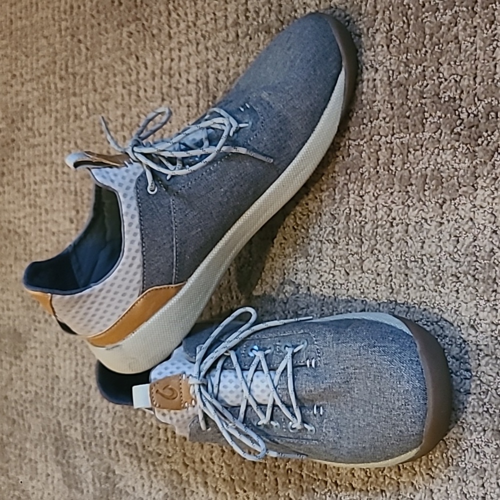 LIKE NEW MEN'S OluKai Nanea Li casual shoes, size 10
